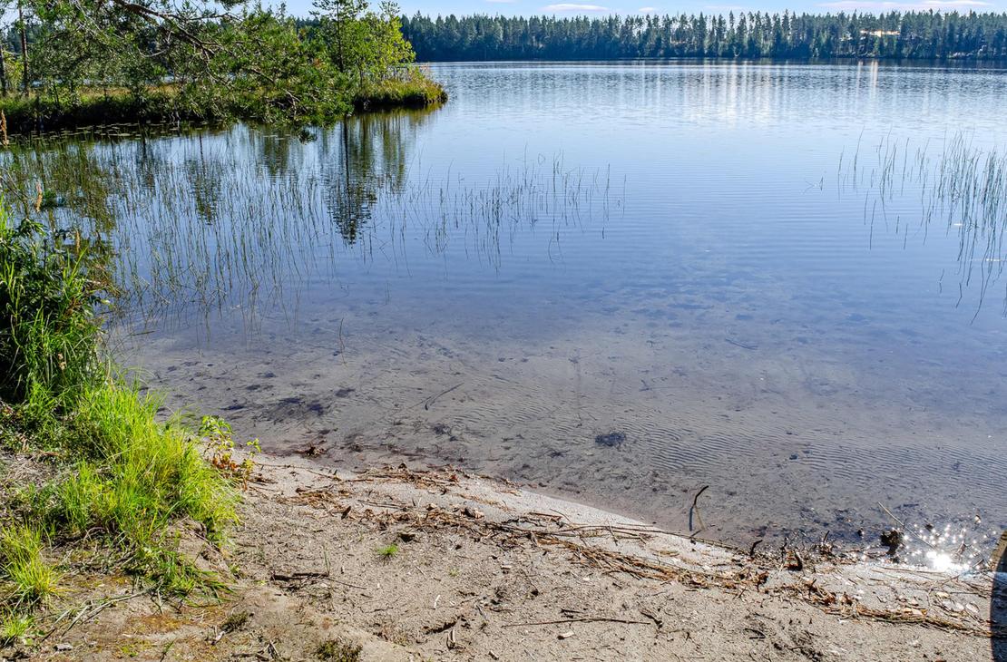 Villa Hymy, mökki, hiekkaranta, uimaranta, Käränkälammen rannalla