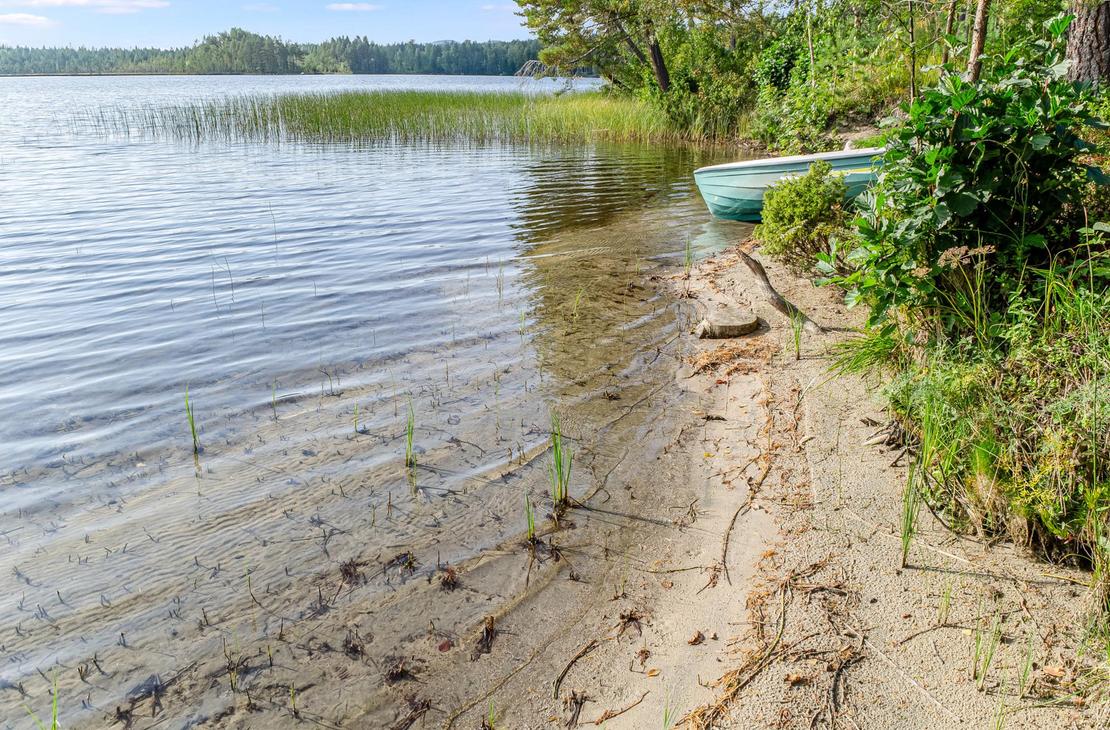 Villa Hymy, vuokramökki, uimaranta, hiekkaranta, Vene, Käränkälammen rannalla
