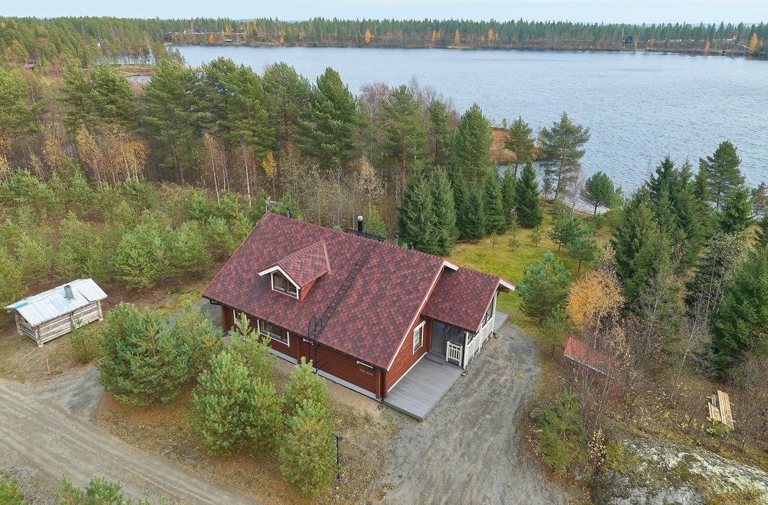 Villa Hymyn maisema järvelle