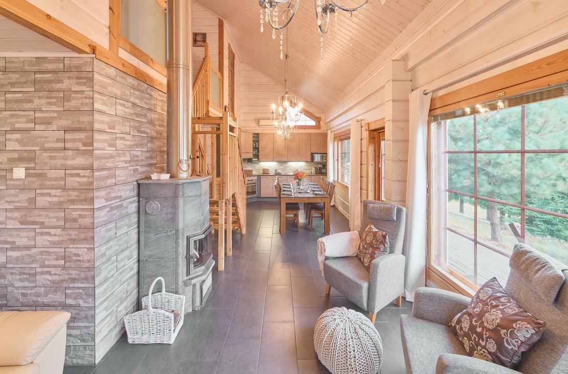 Villa Onni, mökin keittiö ja olohuone, Skandinaavinen tunnelmallinen, avara olohuone