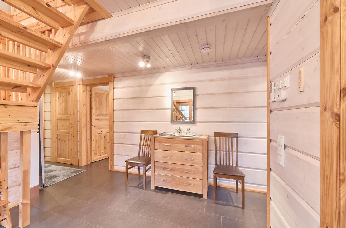 Villa Onni, mökki, aula
