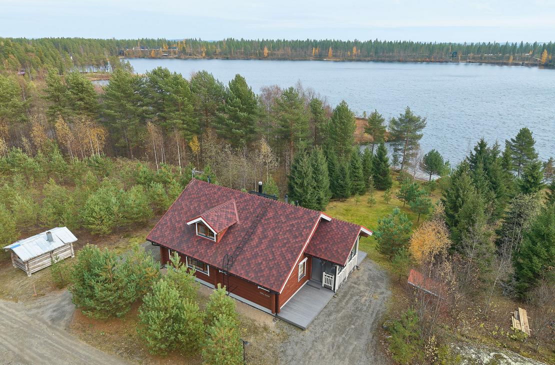 Villa Hymyn maisema järvelle
