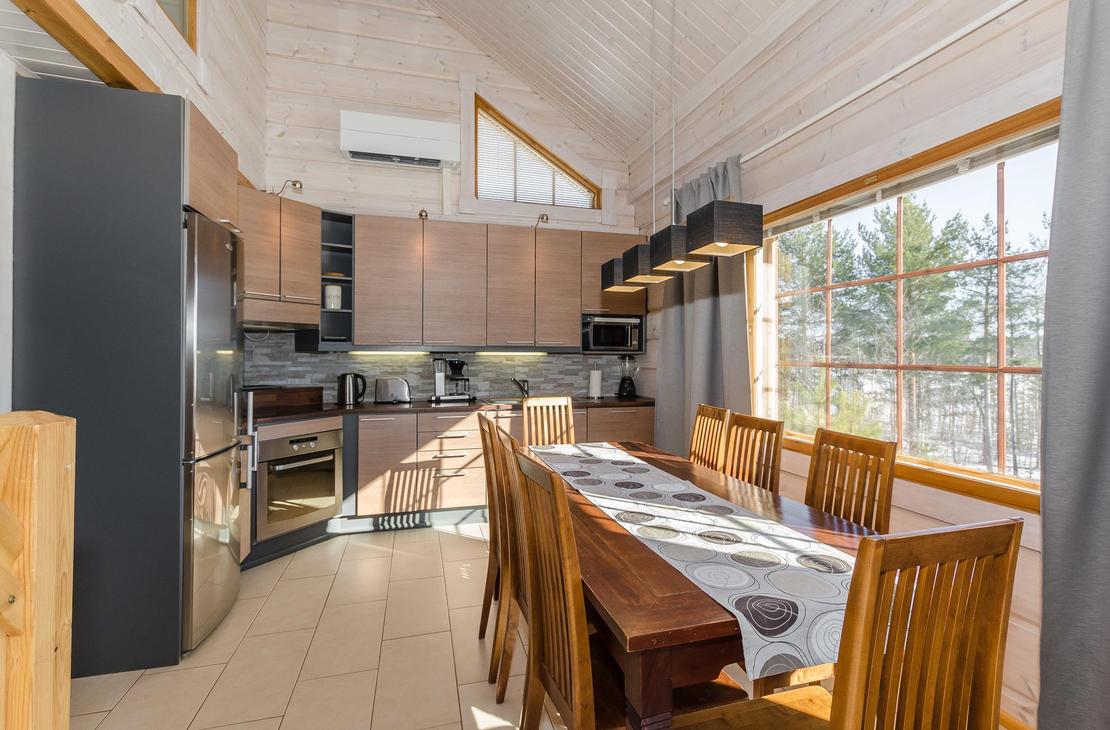 Villa Hymy mökki, avara keittiö, kodikas keittiö