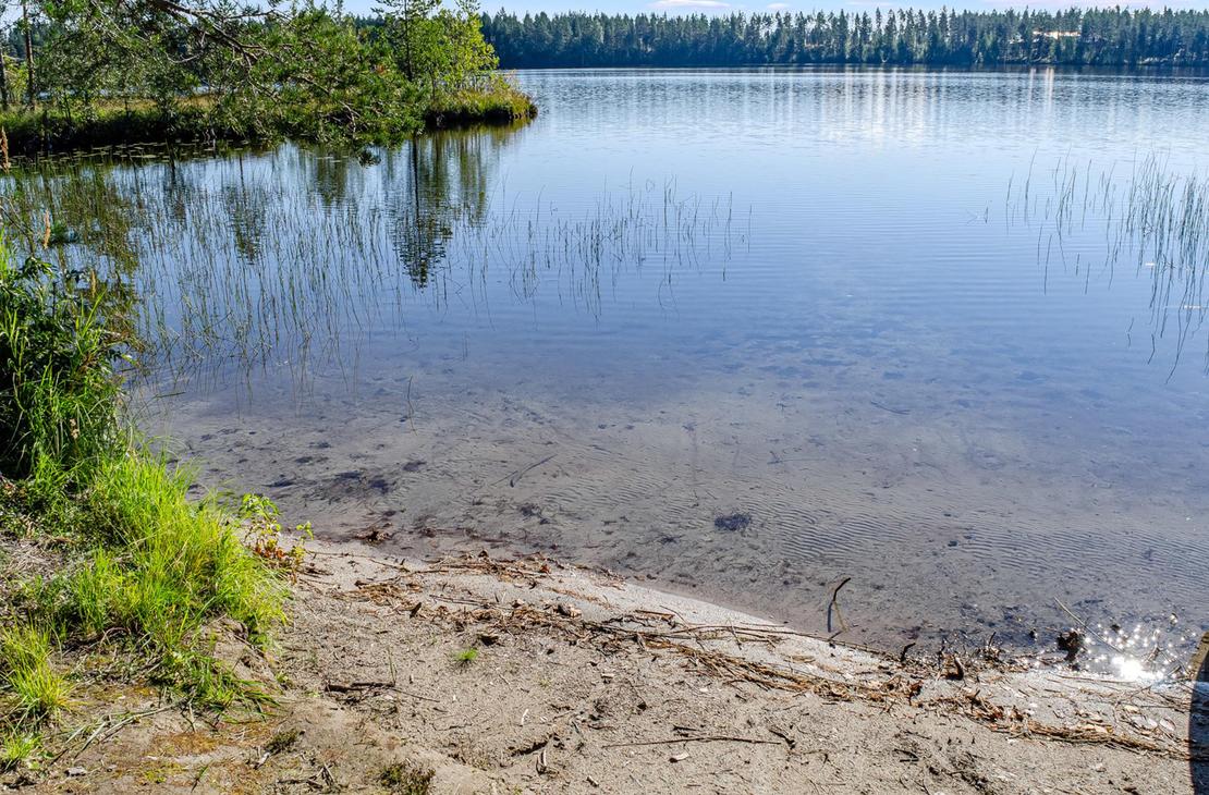 Villa Hymy, mökki, hiekkaranta, uimaranta, Käränkälammen rannalla