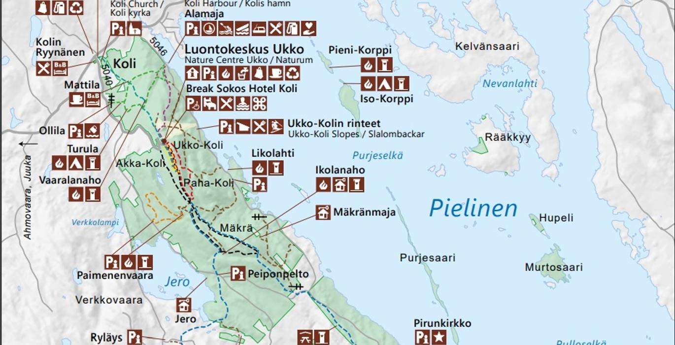 Kolin alueen kartta, jossa näkyvät tärkeimmät nähtävyydet, vaellusreitit ja palvelupisteet Pielisen järven ympärillä.